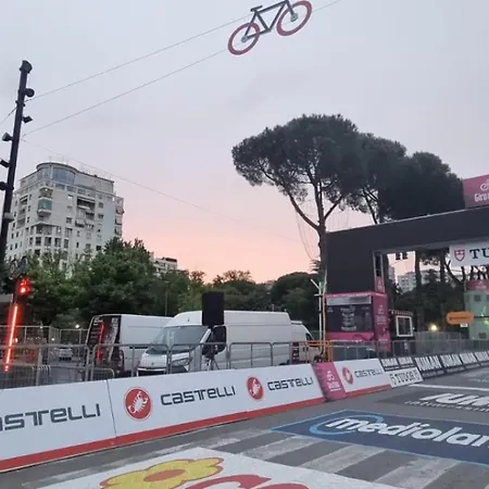 Grand Boulevard Apartmnt * ティラナ