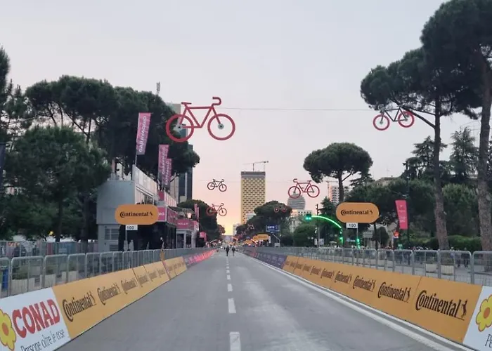 Grand Boulevard Apartmnt * ティラナ