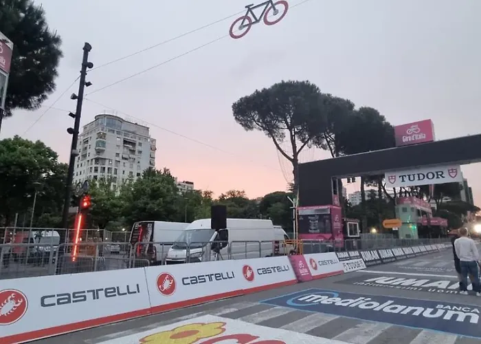 Grand Boulevard Apartmnt * ティラナ