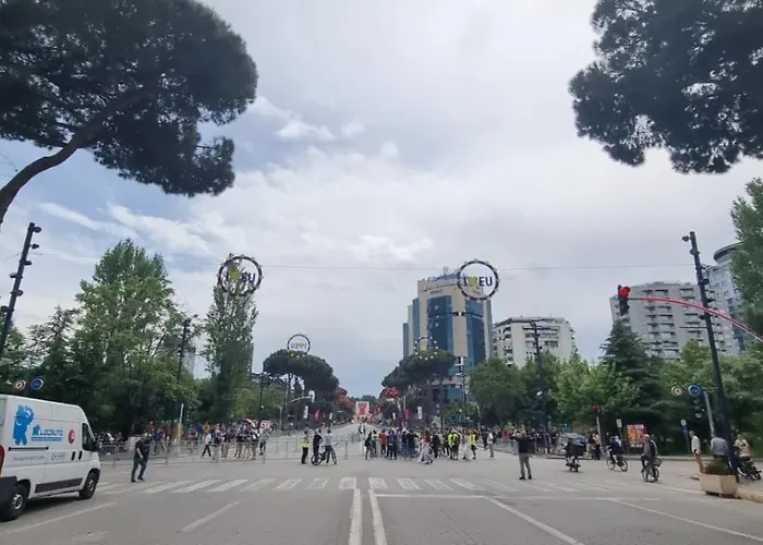 Grand Boulevard Apartmnt ティラナ