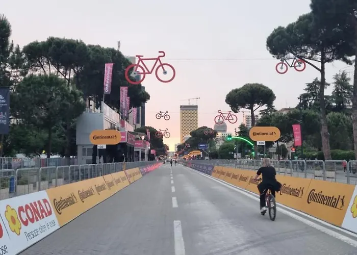 Grand Boulevard Apartmnt アパート ティラナ