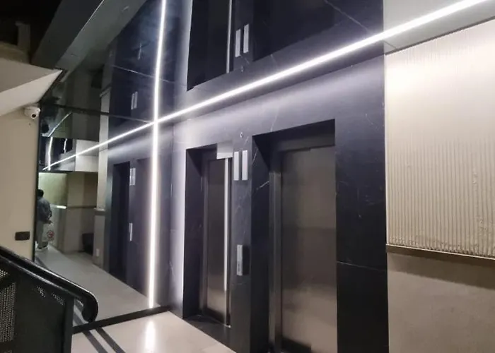 Grand Boulevard Apartmnt * ティラナ