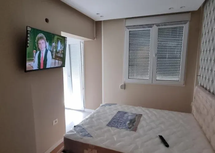 アパート Grand Boulevard Apartmnt ティラナ